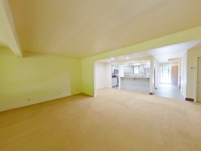 Building Photo - 2 Bedroom Condo In Fantastic Location!