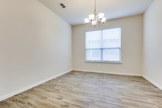 Building Photo - 2813 Castle Creek Dr