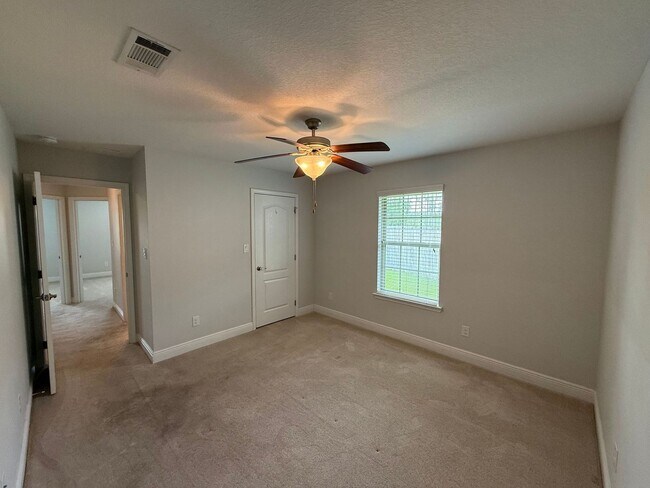 Building Photo - Pensacola - Weatherstone - 4 bedroom, 2 bathroom - w/ lawn care included