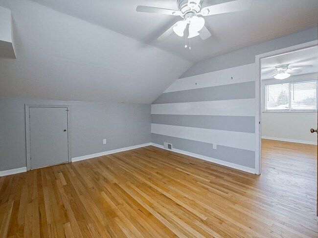 Building Photo - AVAILABLE NOW! Spacious 4-Bed Gem in the Heart of Clawson!