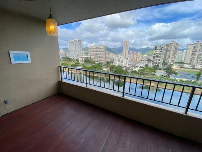 Building Photo - 2121 Ala Wai Blvd