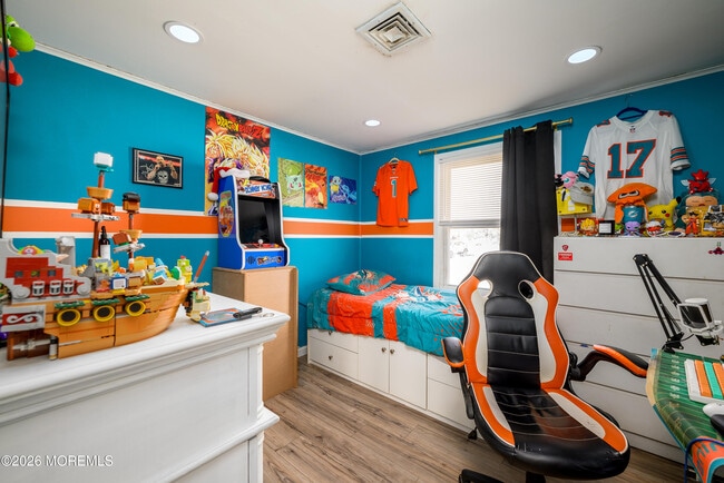 Building Photo - 570 Eltone Rd