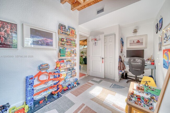 Building Photo - 7055 SW 84th Ave