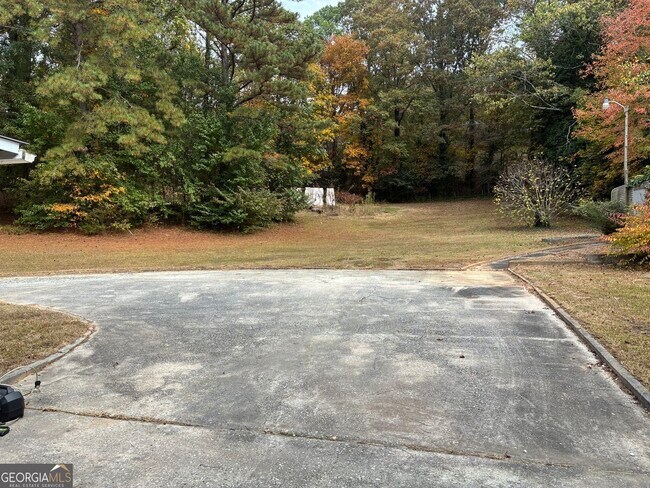 Building Photo - 6322 W Fayetteville Rd