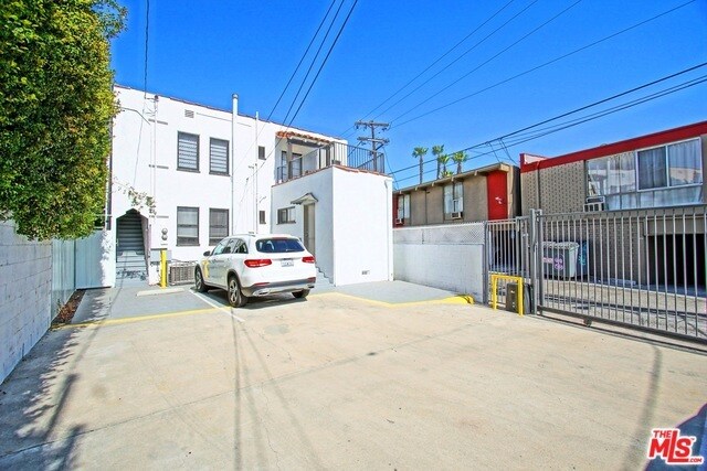 Building Photo - 219 S Martel Ave