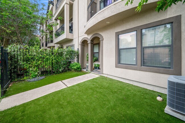 Building Photo - 1409 Rosedale St