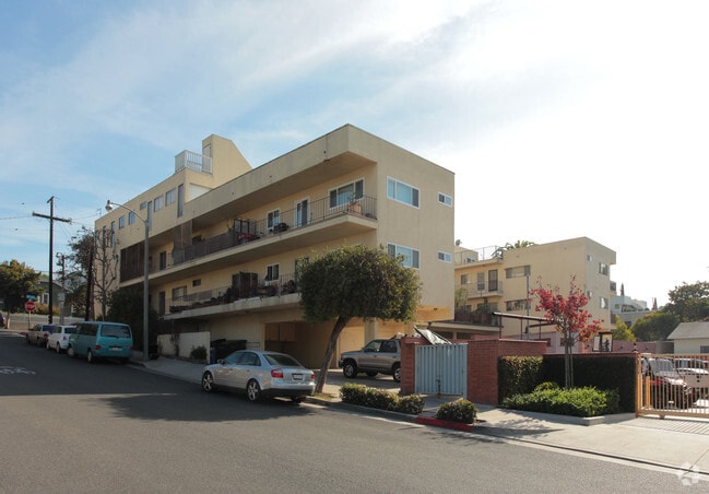 Building Photo - Tropikia