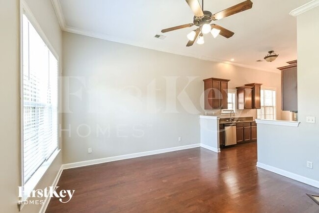 Building Photo - 10258 Evening Hill Dr