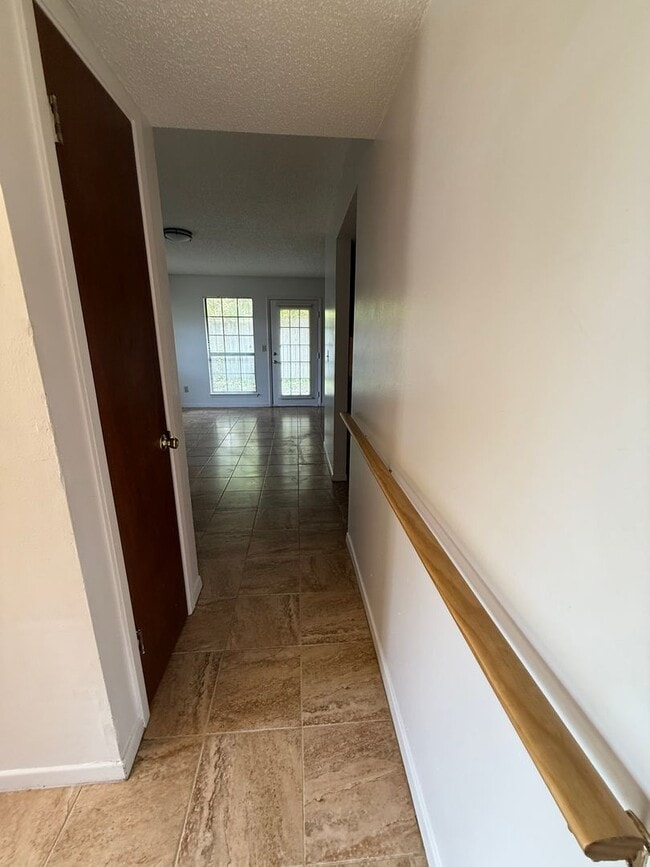 Building Photo - 126 Classic Ct