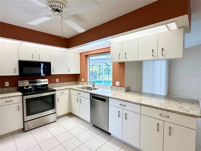 Building Photo - 5024 Southern Pine Cir