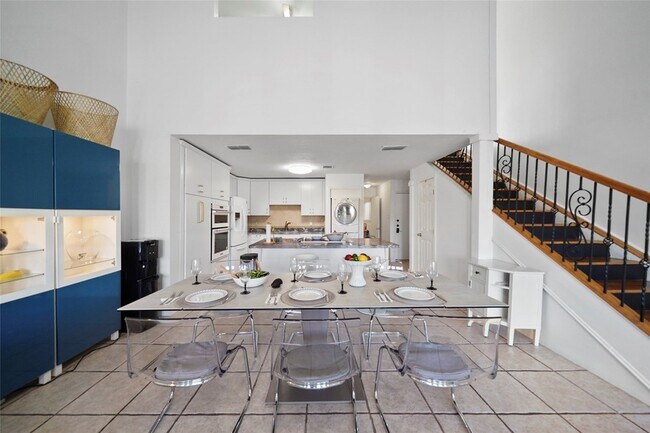 Building Photo - 3 April Point Dr S