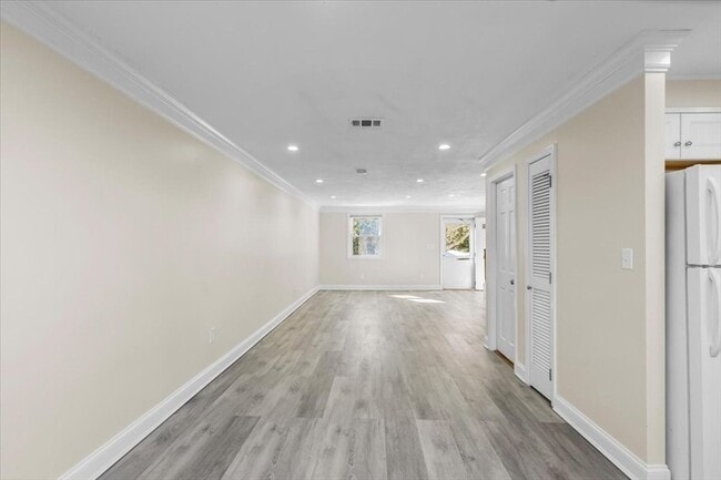 Building Photo - 8 Captain Cook Ln