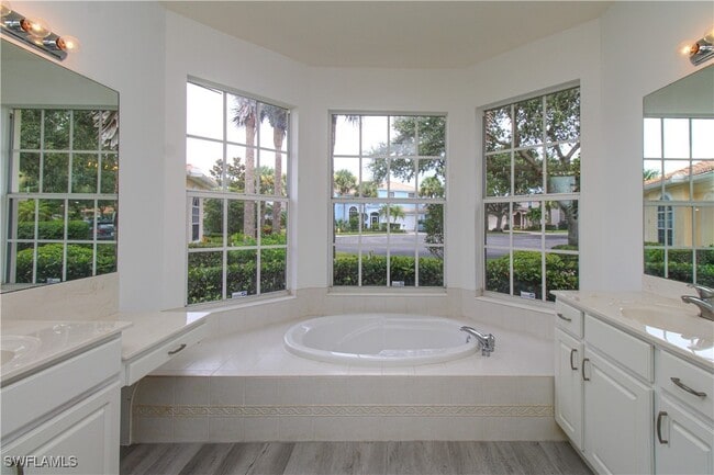 Building Photo - 3927 Aurora Ct