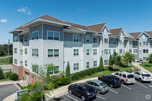 150 Red Rock Crossing - Red Rock Square Apartments