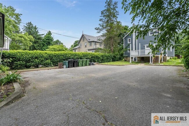 Building Photo - 153 Belvidere Ave