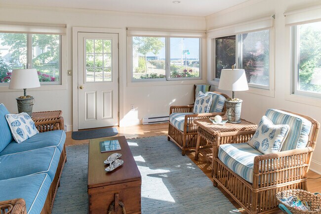 Building Photo - 281 Beach Ave