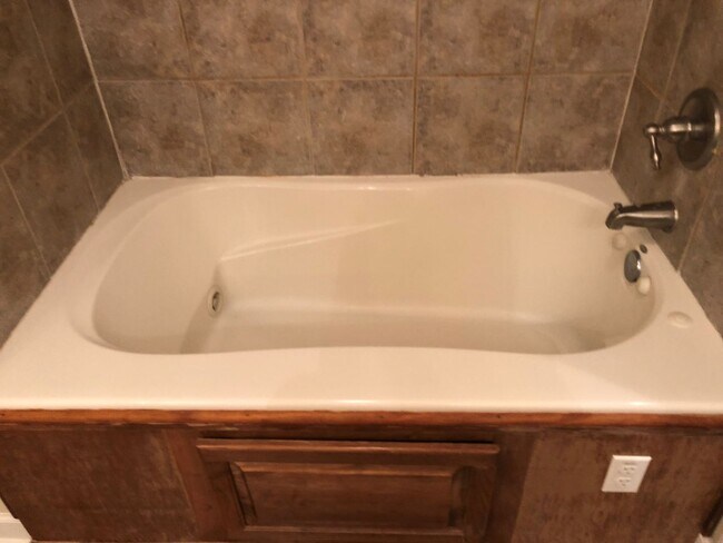 Building Photo - Eagle Landing Subdivision - Community Pool/Clubhouse Amenities!