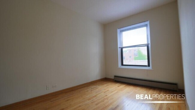 Building Photo - 1 bedroom in CHICAGO IL 60657
