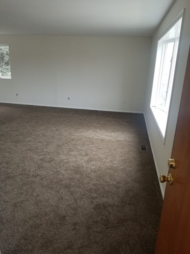 Primary Photo - Spacious 2-Bedroom Apartment in Tinicum To...