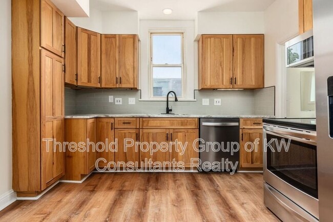 Building Photo - 479 Siebert St