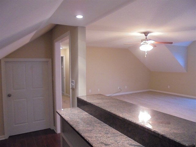 Building Photo - 5600 Gateswalk Ln
