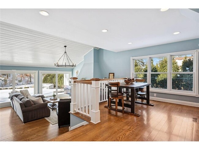 Building Photo - 5 Cooper Ave