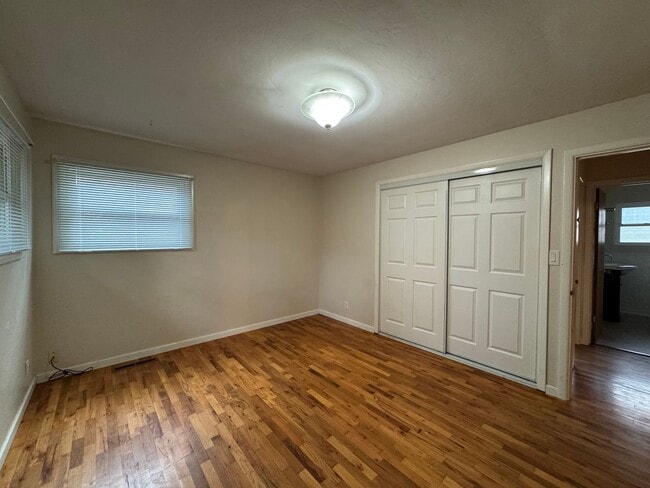 Building Photo - Open House: Sun. Jan 11, 2026 from 2-4 pm - 4 Bedroom, 2 Bathroom House in SE Eugene