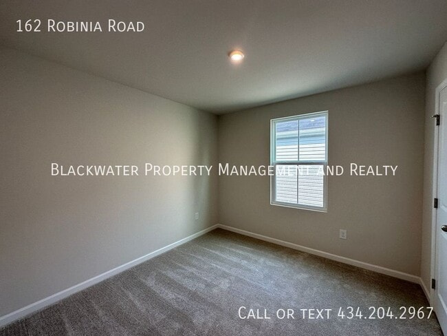Building Photo - 162 Robinia Rd