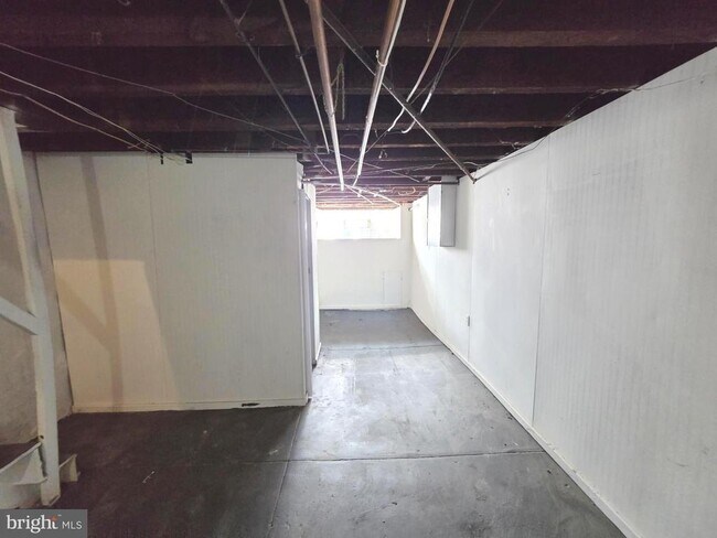 Building Photo - 4020 Howland St