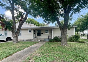 Building Photo - 5/2 Duplex - 51st/Guadalupe - Fenced Yard