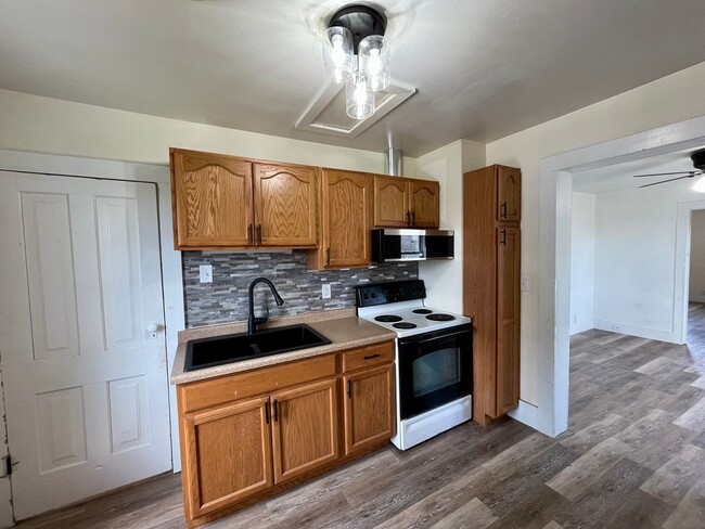 Primary Photo - 1320 N 3rd Street