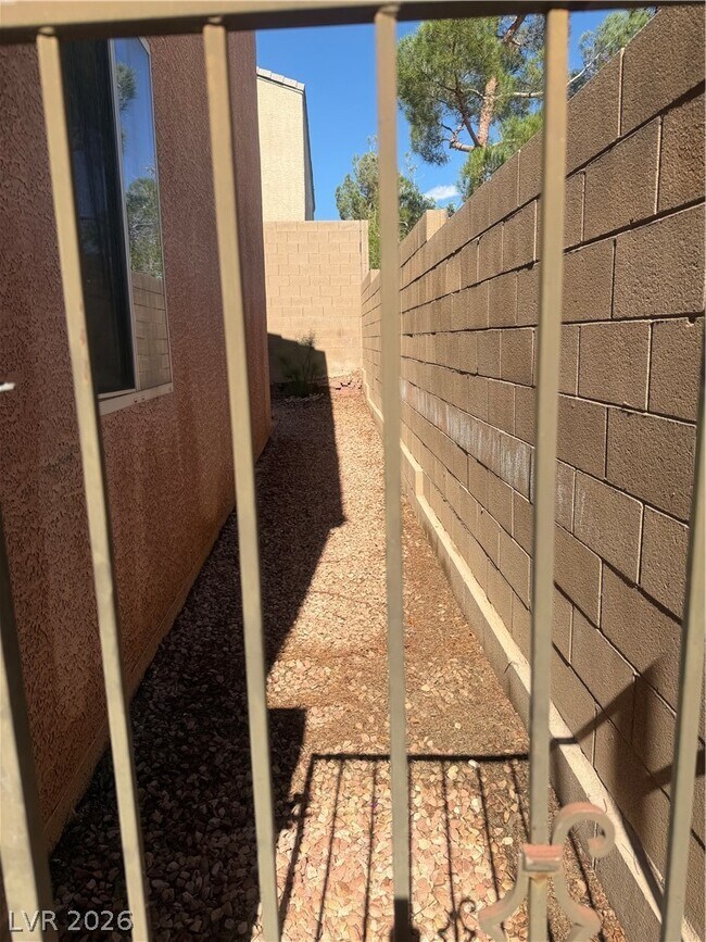 Building Photo - 9310 Winebrook Ave