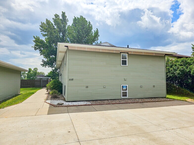 Building Photo - 1117 Expansion Dr