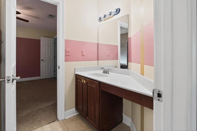 Building Photo - 1249 Northview Dr