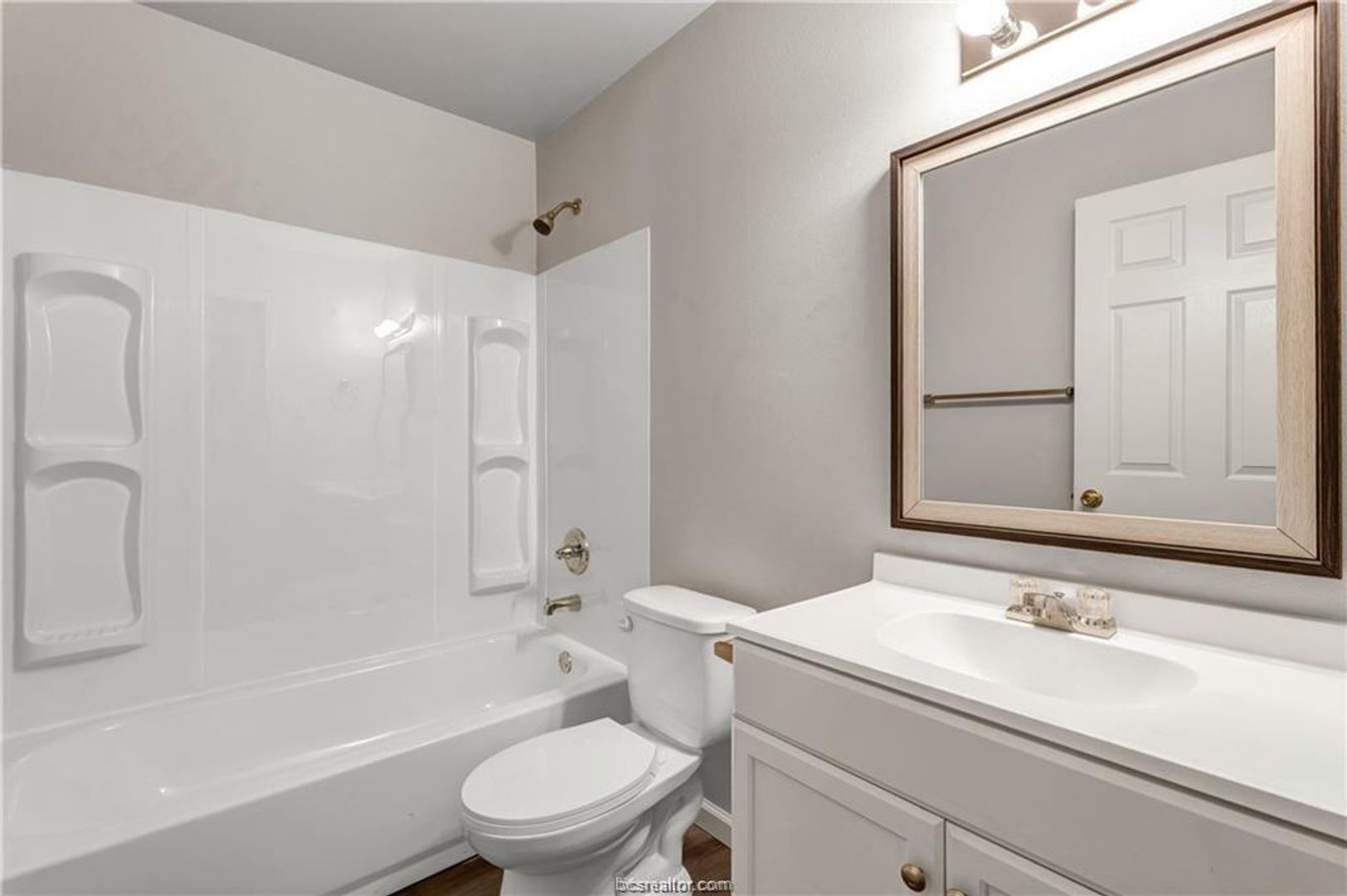 Building Photo - 2 Bed, 1 Bath Apartment in Bryan!