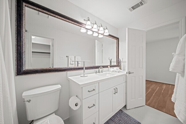 Building Photo - 45 N Lakeridge Cir