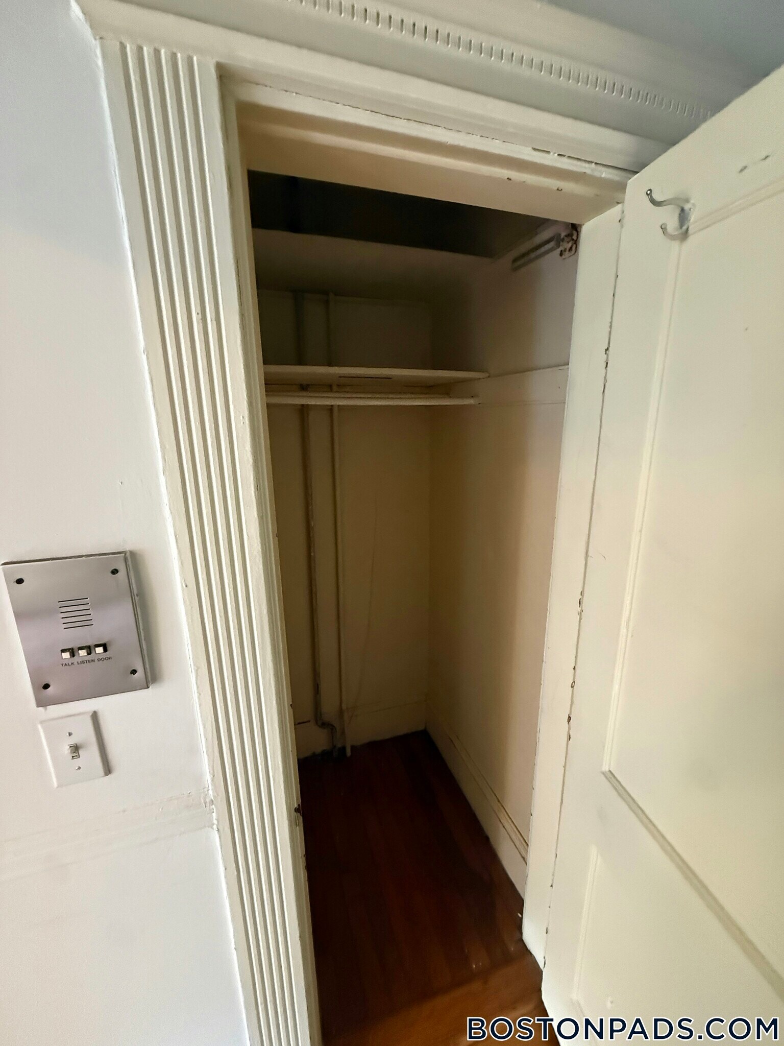 Building Photo - 28 Westland Ave