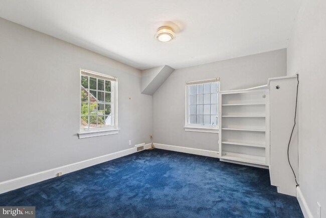 Building Photo - 1610 N Greenbrier St