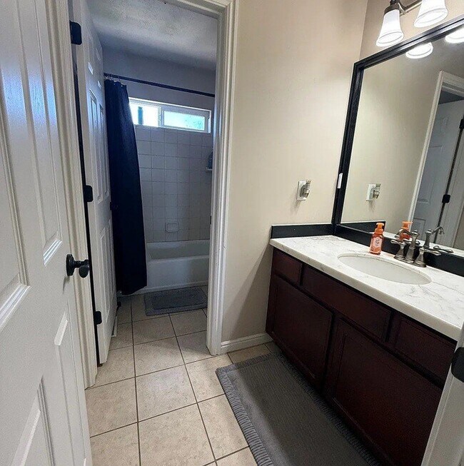 Building Photo - 13178 Woodridge Oak Cir