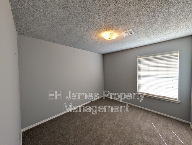 Building Photo - 3920 S 125th E Ave