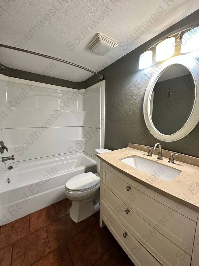 Building Photo - Country home with 3 bedroom 2 bathrooms