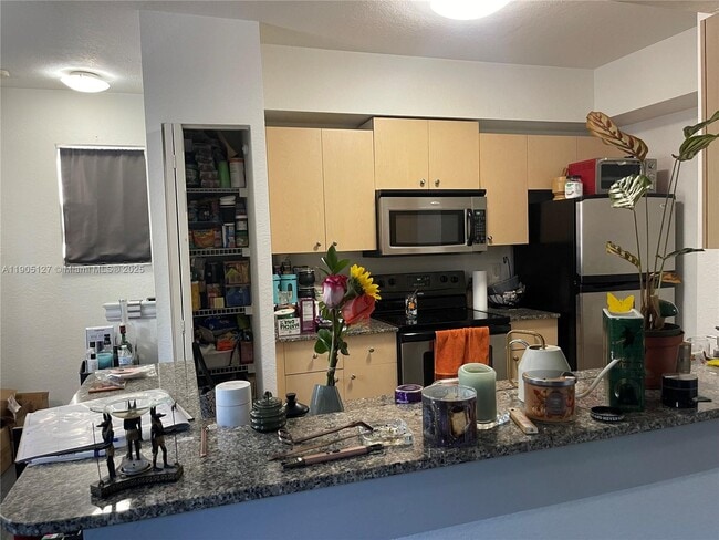 Building Photo - 2541 Centergate Dr