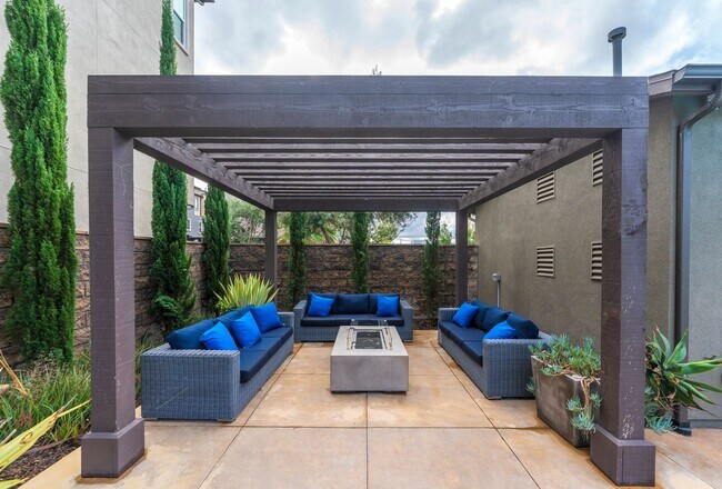 Building Photo - Newer townhome rental located in the gated One Seven Eight community!