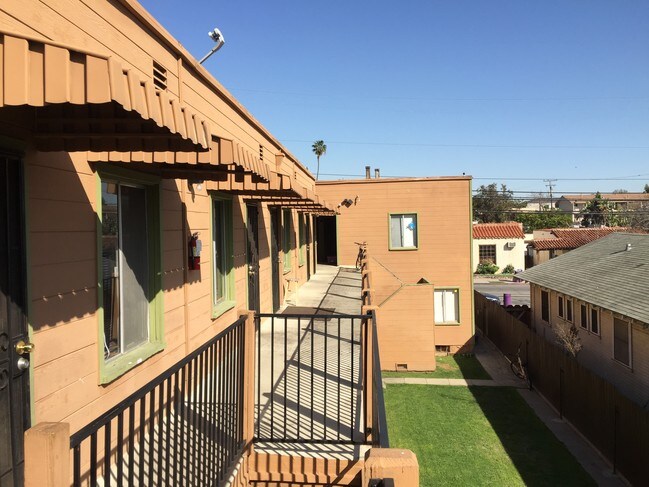 Building Photo - 1519 Obispo Ave