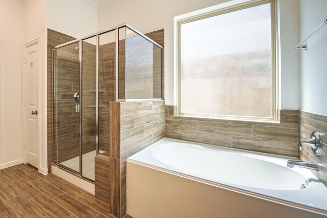 Building Photo - 246 Crest Sights Dr