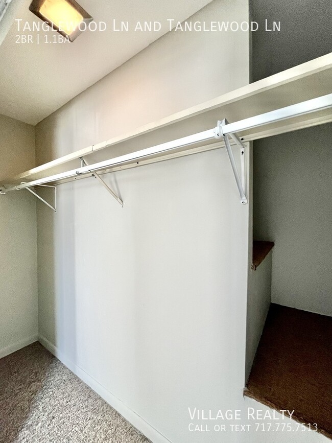 Building Photo - 442 Tanglewood Ln