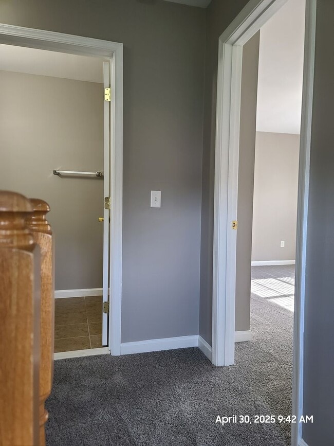 Building Photo - End Unit Town Home in Waynesboro, PA!
