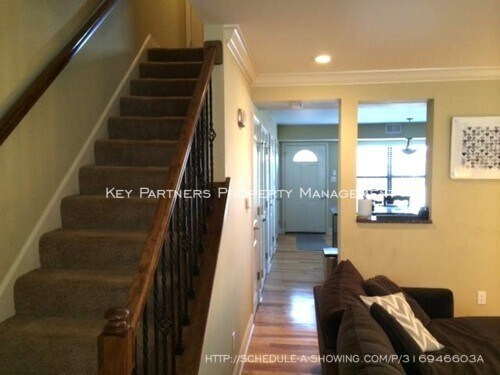 Building Photo - 520 W 10th St - Stunning townhome with gra...