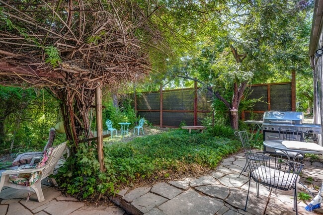 Building Photo - 1825 Vanderhoef Ln