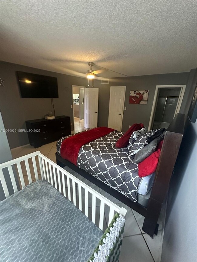 Building Photo - 4158 Inverrary Dr